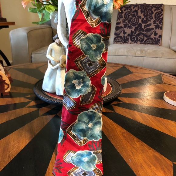 🔥Bugati Italian Silk Tie Red with Sea Green Floral Print Made in the USA - Picture 6 of 7